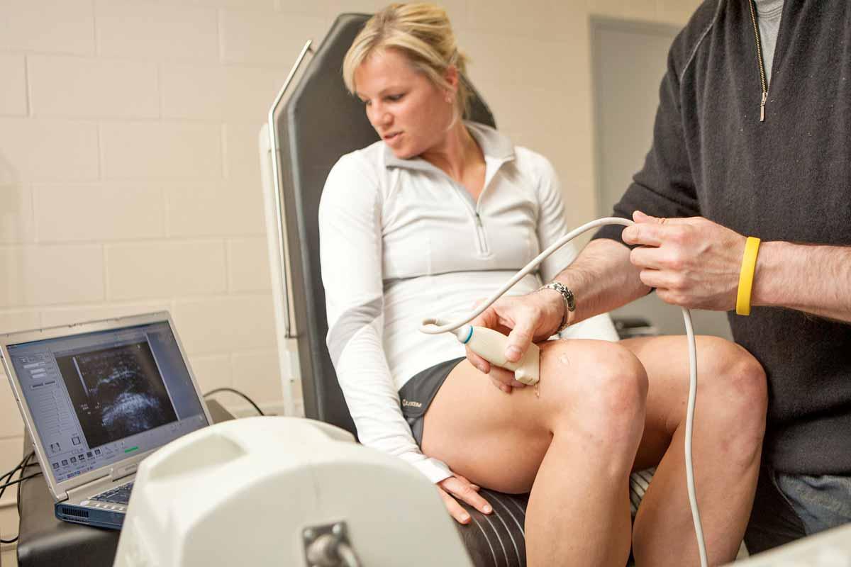 Ultrasound machine visualizing muscle and tendon movement